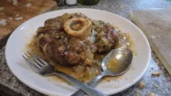 Osobuco al vino blanco: estofado suave y aromático, perfecto para el fin de semana