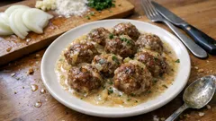 Albóndigas en salsa de cebolla: jugosas, rendidoras y perfectas para acompañar con arroz