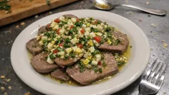 Lengua a la vinagreta criolla: fría, suave y lista para dejarse preparada desde un día antes