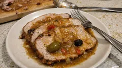 Pernil navideño venezolano al horno: jugoso, bien sazonado y con salsa para bañar