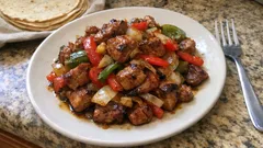 Alambre de puerco en sartén: jugoso, con pimientos y un toque de soya