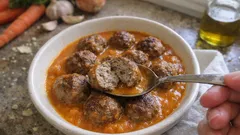 Albóndigas en salsa de zanahoria: guiso casero suave, jugoso y rendidor