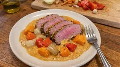 Cuete al horno con verduras: jugoso, con mostaza y una salsa cremosa fácil