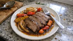 Plateada al horno: cocción lenta para que quede suave y jugosa, con verduras al vino blanco